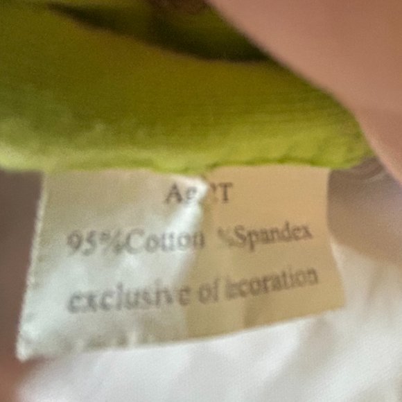 Boutique brand size 2T green cardigan with crochet trim - Picture 3 of 3